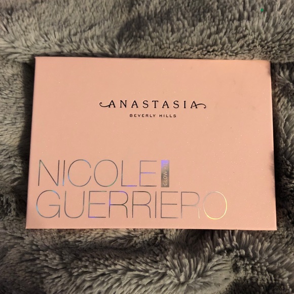 Anastasia: Nicole Guerriero Glow Kit - Picture 2 of 4